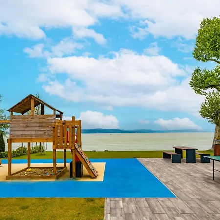 Platan Apartman By Hellobalatonlelle شقة